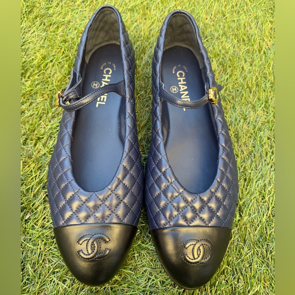 CHANEL CC LOGO BLUE LEATHER MARYJANE BALLET FLATS SHOES QUILTED BLACK CAP TOE 42 - Picture 4 of 17